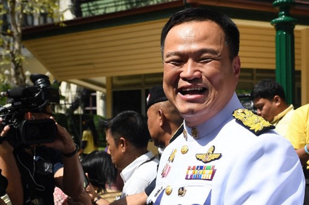 Deputi PM sekaligus Menkes Thailand Anutin Charnvirakul. (Lillian SUWANRUMPHA / AFP)
