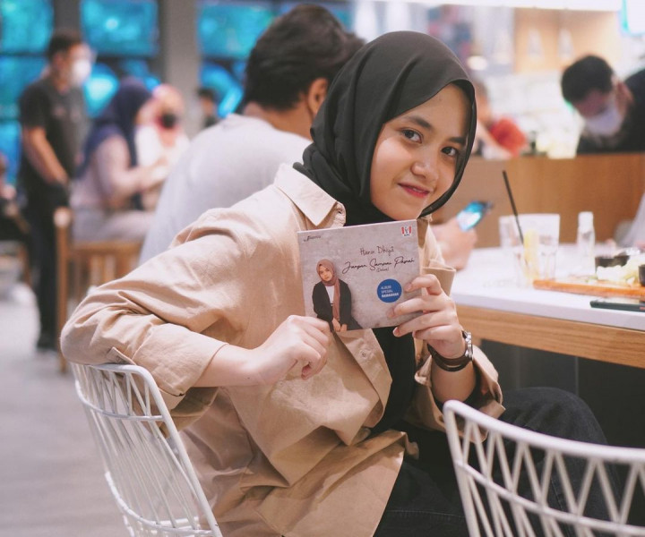 Hanin Dhiya Rilis Album Kedua dalam Dua Versi