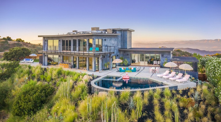 Gene Simmons Beli Rumah Baru Rp83 Miliar