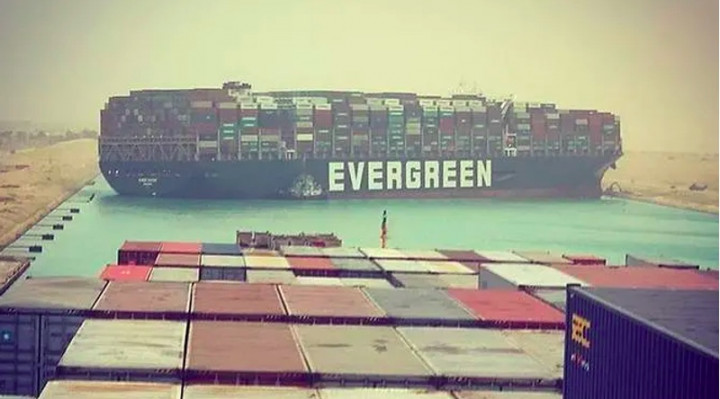 Evakuasi Kapal di Terusan Suez Bisa Butuh Waktu Berminggu-minggu