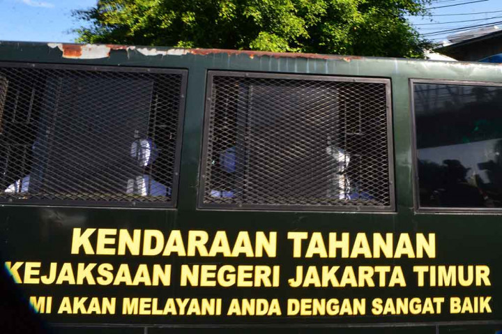 Potret Rizieq Shihab Tiba di PN Jakarta Timur dengan Pengawalan Ketat