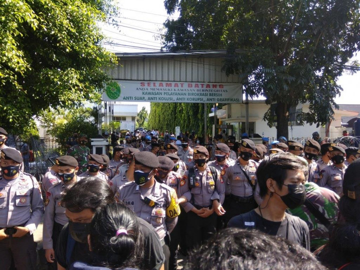 Begini Ketatnya Pengamanan Sidang <i>Offline</i> Rizieq Shihab di PN Jaktim