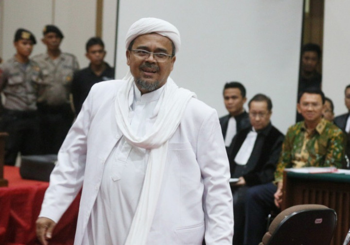 Rizieq Minta Hakim Batalkan Dakwaan karena 'Pasal Siluman'
