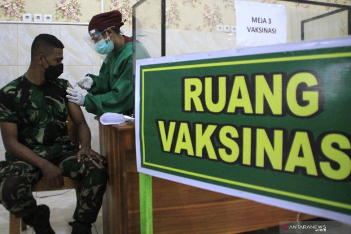 Ribuan Prajurit TNI di NTT Perdana Terima Vaksin AstraZeneca