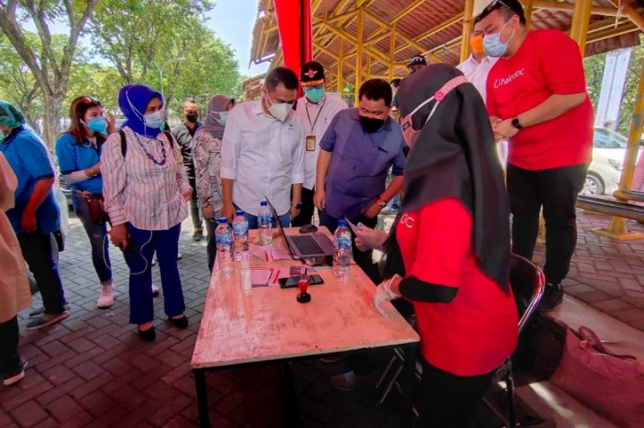 Vaksinasi Covid-19 via Lantatur di Surabaya Diminta Tak Dibatasi