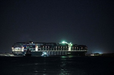 321 Kapal Terjebak 'Kemacetan Lalu Lintas' di Terusan Suez