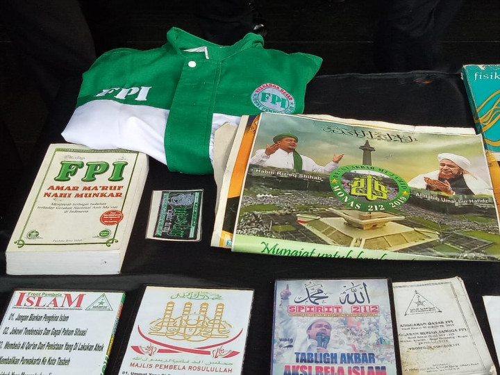 Baju dan Buku FPI Disita dalam Penangkapan 4 Terduga Teroris