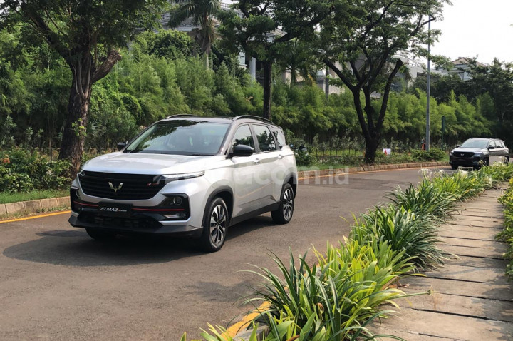Wuling Almaz RS 'Mengaspal', Banderol Mulai Rp340 Jutaan