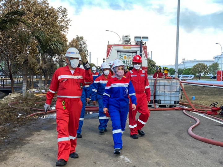Pertamina: Pemadaman Api Kilang Balongan dengan Air Laut