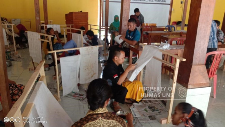 Kembangkan Batik Ciprat Karya Difabel, Alumnus UNS Ini Sabet Juara Desamind Award