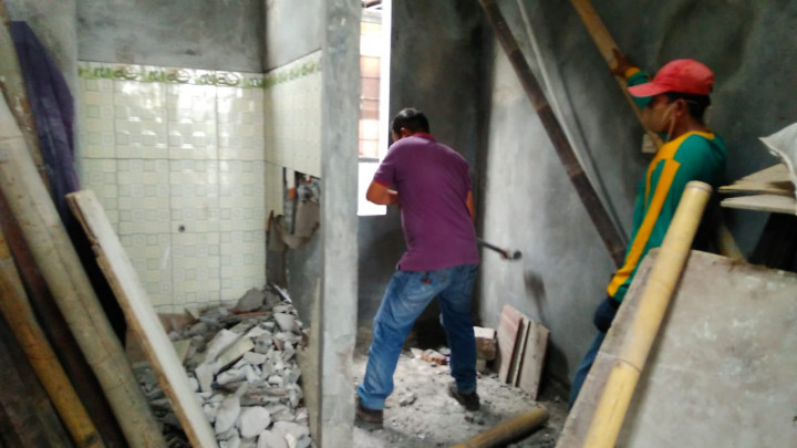 Langgar Izin, Bangunan di Kawasan Johar Baru Dibongkar