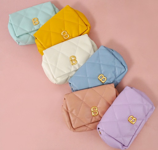 ZOEY BAG hadir dengan warna yang mudah dipadupadankan untuk memperlihatkan positive energy seorang BS Lady. (Foto: Dok. Buttonscarves)