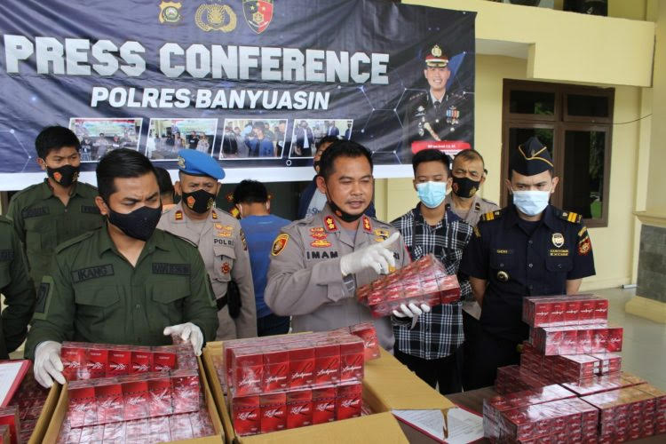 Kapolres Banyuasin, AKBP Imam Tarmudi, saat mengelar press conference di Mapolres Banyuasin, Selasa, 30 Maret 2021. Dokumentasi/ Istimewa