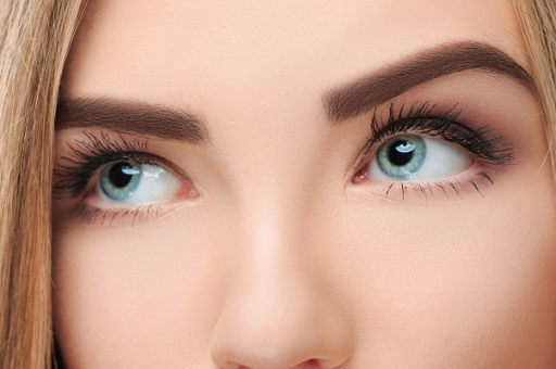 Alis yang tebal kerap menjadi andalan dalam mempercantik diri. (Foto: Ilustrasi. Dok. Freepik.com)