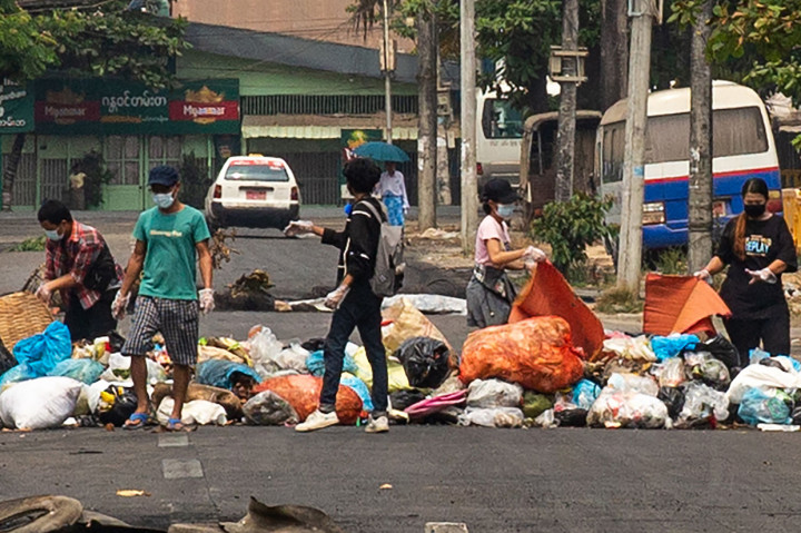 Foto: 'Serangan Sampah' Jadi Taktik Baru Melawan Junta Militer