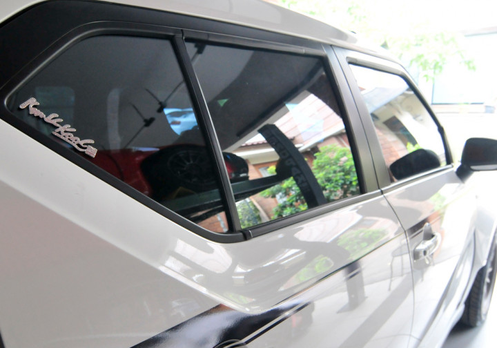 Selain Menghalau Silau, 3 Manfaat Lain Kaca Film di Mobil Kesayangan