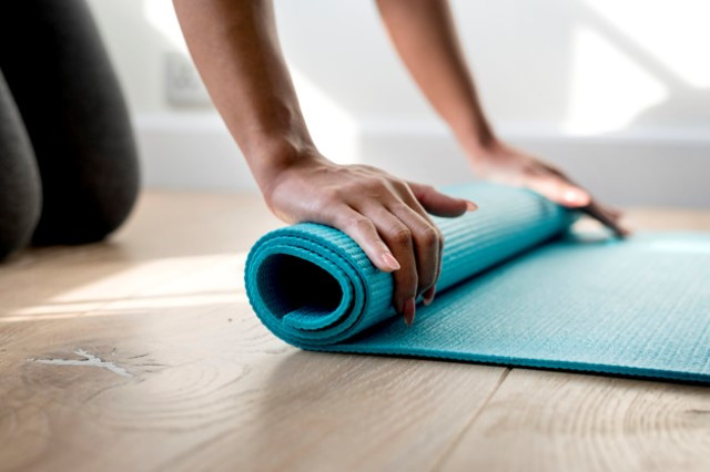 Ini cara mudah membersihkan matras yoga. (Foto: Ilustrasi/Freepik.com)