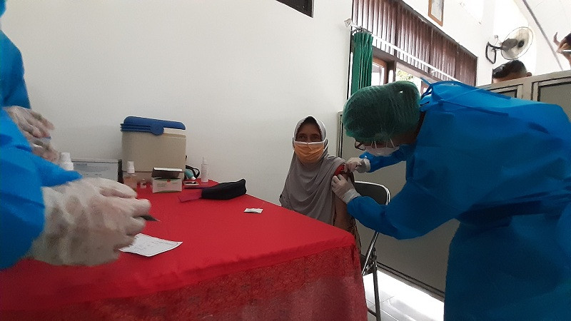  Ilustrasi. Vaksinasi lansia. Medcom.id/Rhobi Shani   