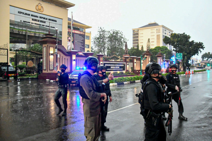 Foto: Pengamanan Mabes Polri Diperketat Usai Diserang Terduga Teroris