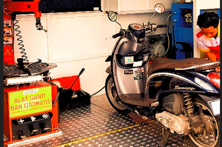 Pilih-Pilih Ban Motor, Cari Depan-Belakang Beda Alur