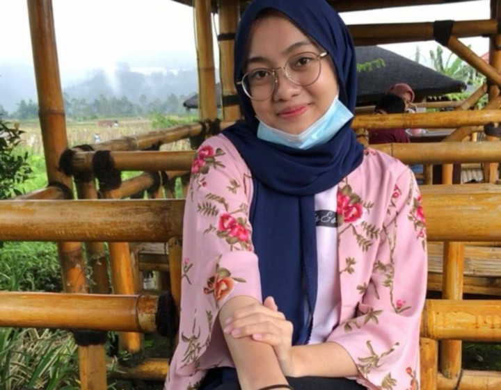 Mahasiswa Termuda UNAIR Ini Gemar Tonton Vlog Kisah Sukses