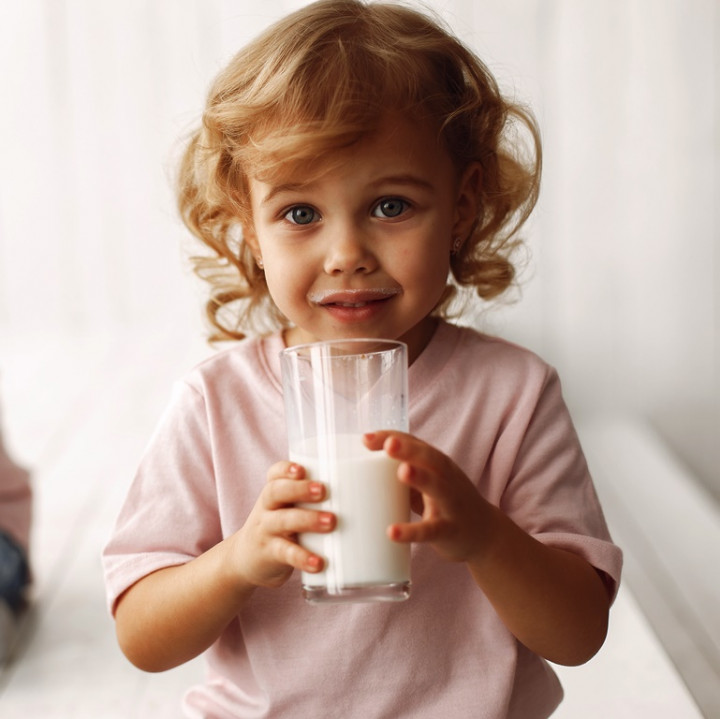 4 Langkah Menangani Anak yang Alergi Susu Sapi
