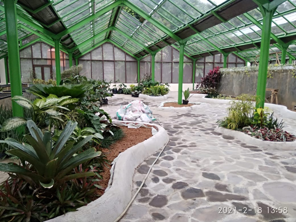 Rumah kaca dengan desain lanskap milik IPB. Dok Humas IPB.