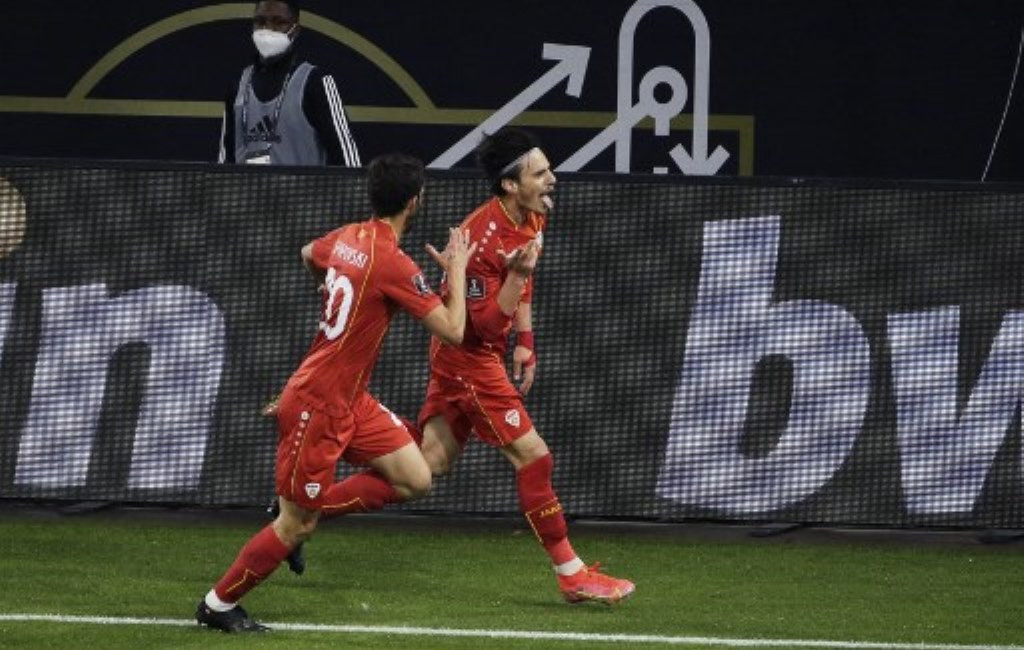 Selebrasi gelandang Makedonia Utara Eljif Elmas (kanan) usai membobol gawang Jerman (Foto: AFP/Thilo Schmuelgen)