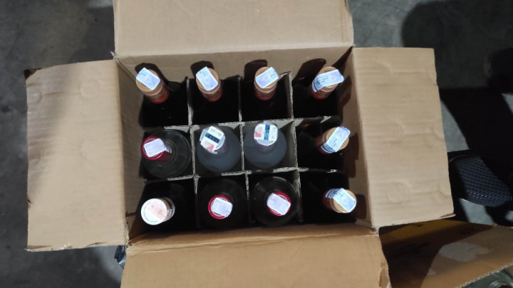 Ratusan Botol Miras Disita dari Bar Tak Berizin di Malang