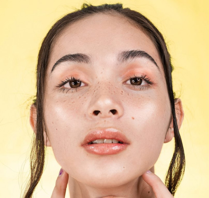 Apakah Penggunaan Retinol Bisa Mengatasi Bintik Hitam di Kulit Wajah?