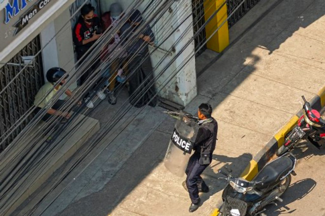 Pihak berwenang Myanmar tembak pedemo dari jarak dekat. Foto: AFP
