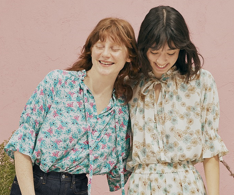 Koleksi ini menampilkan item dalam paduan warna pastel lembut dengan motif krisan, ciri khas merek Paul & Joe. (Foto: Dok. UNIQLO)