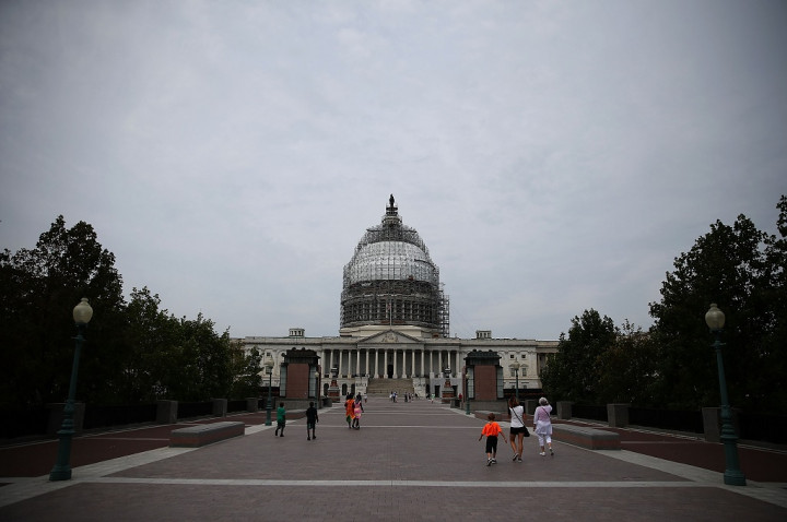Mobil Menerobos Gedung Capitol AS, Tabrak Polisi Hingga Tewas