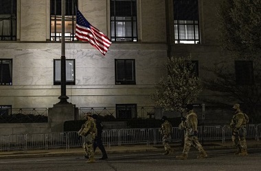 Populer Internasional: Mobil Terobos Gedung Capitol hingga Kecelakaan Kereta Taiwan