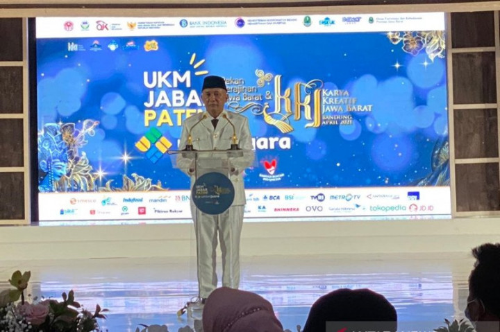 Menteri Teten <i>Kick Off</i> Gerakan Indonesia Bersama UMKM