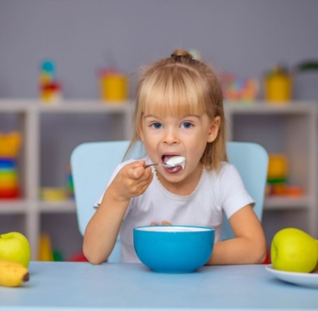 3 Manfaat Luar Biasa dari Yogurt untuk Kesehatan Anak
