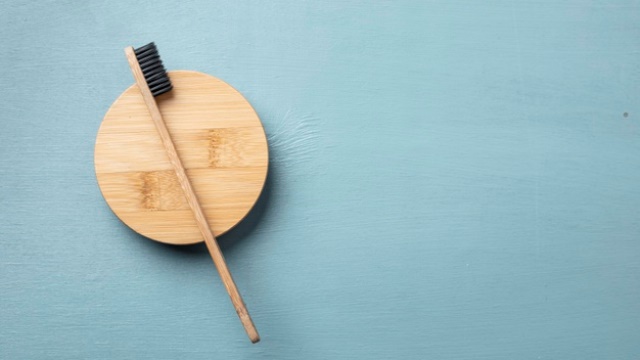 Begini cara membersihkan sikat gigi yang benar. (Foto: Ilustrasi/Freepik.com)