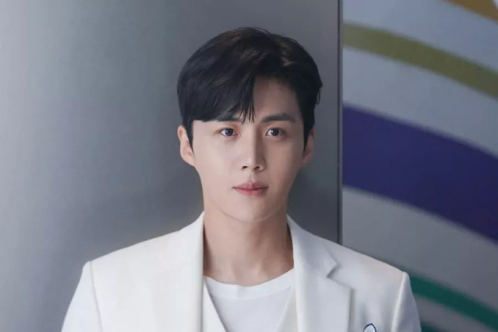 Kim Seon Ho Unjuk Bakat Romantis di 2D1N Season 4