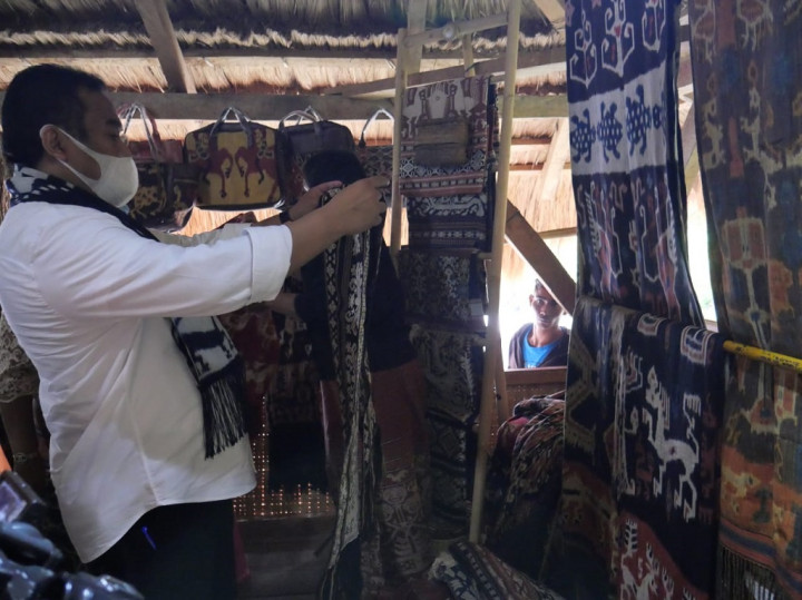 Banyak Ciri Khas, Rachmat Gobel: Bangkitkan Ekonomi Sumba