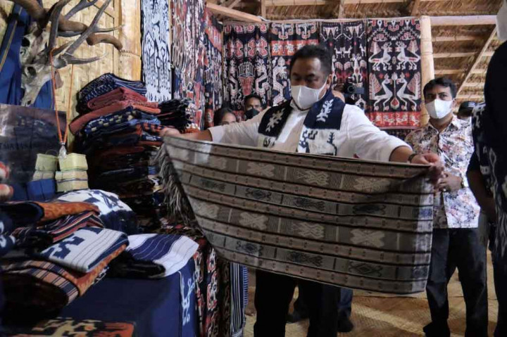 Potret Rachmat Gobel Kunjungan Kerja ke Sumba