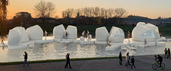 Unik, <i>Coworking Space</i> yang Dibangun di Atas Sungai