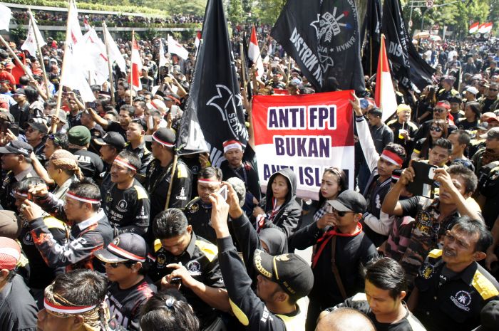 Survei: Mayoritas Masyarakat Setuju Pembubaran HTI dan FPI