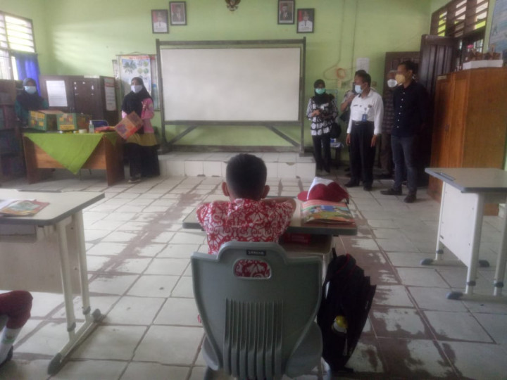 Turun Langsung, Nadiem Pantau Uji Coba PTM Terbatas di Penajam