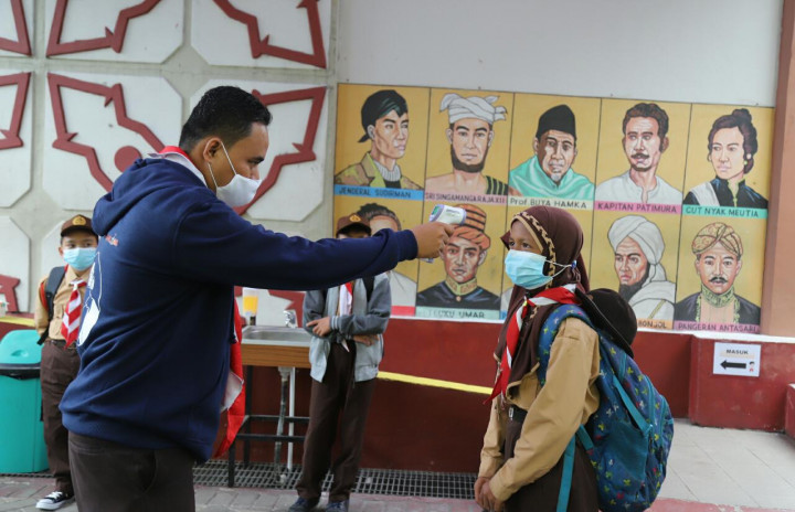 Prokes Ketat di SDN Pademangan Barat 11 pada Hari Pertama Uji Coba PTM