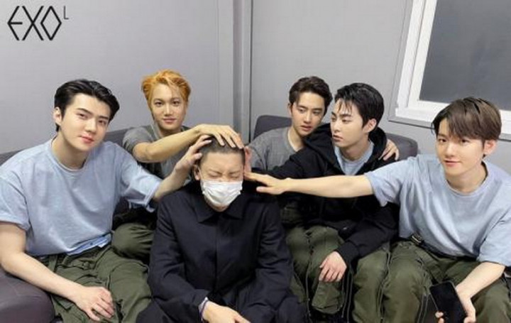 EXO Unggah Foto Terakhir Chanyeol Sebelum Wajib Militer