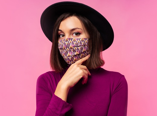 Kalau memang mau full make up, sebaiknya gunakan make up yang matte saja. (Foto: Ilustrasi. Dok.Freepik.com)