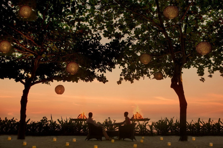 InterContinental Bali Resort Sajikan Tradisi Iftar sambil Nikmati Sunset di Tepi Pantai Jimbaran