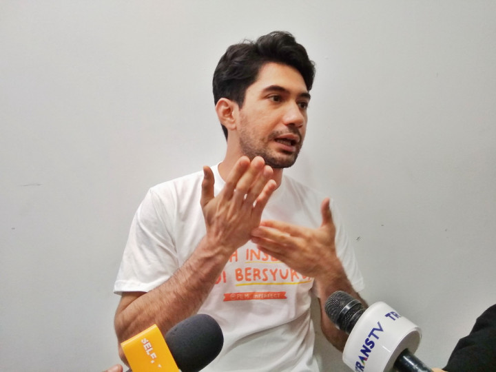 Blak-blakan Reza Rahadian soal Keputusan Pindah Keyakinan