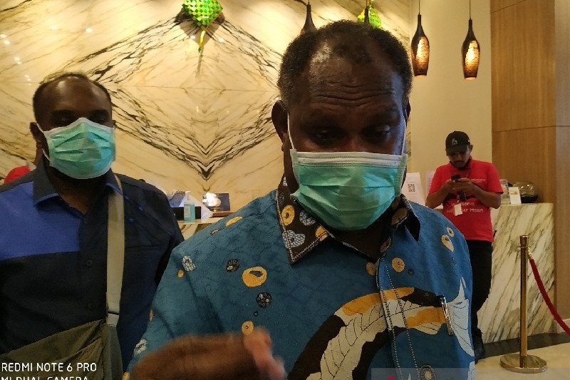 Bupati Puncak Willem Wandik. (ANTARA/Evarukdijati) 