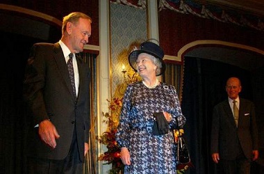 Mantan PM Kanada Terkejut Pangeran Philip Fasih Berbahasa Prancis